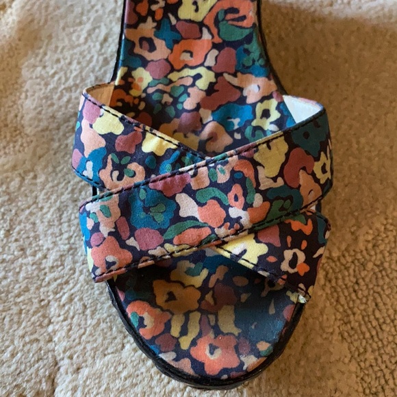 Marc Jacob’s floral printed wedge sandals - Picture 2 of 12